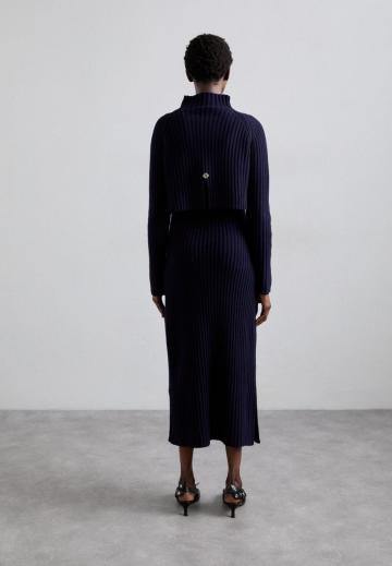 Вязаное платье