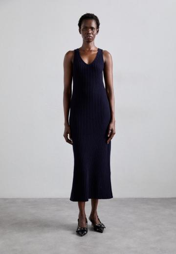 Вязаное платье