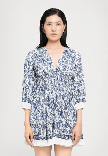 Короткое платье