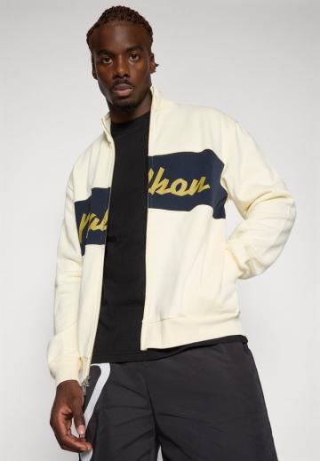 Спортивная кофта