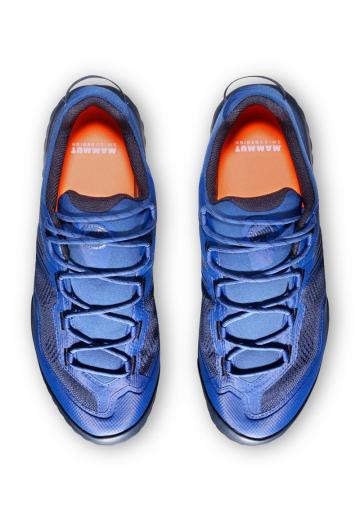 Походные кроссовки