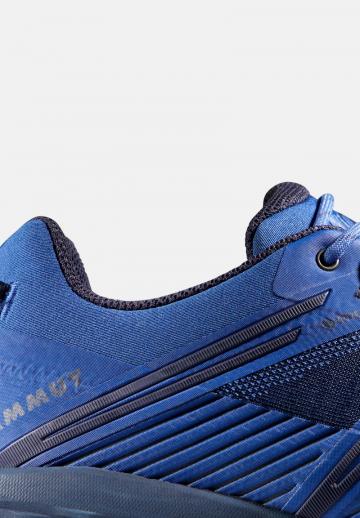 Походные кроссовки