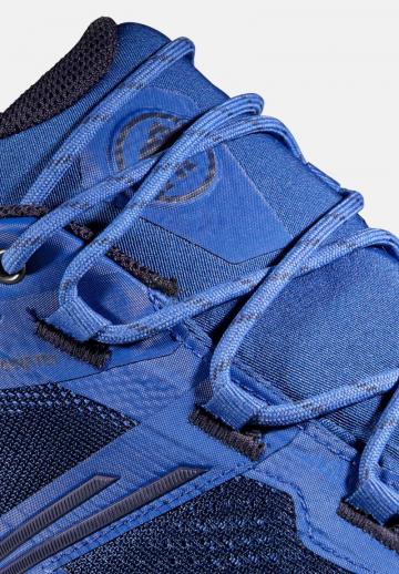 Походные кроссовки