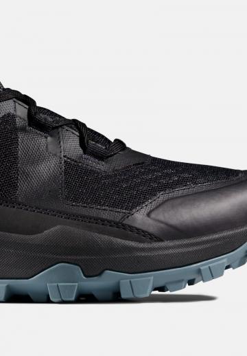 Походные кроссовки