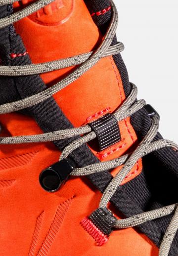 Походные ботинки