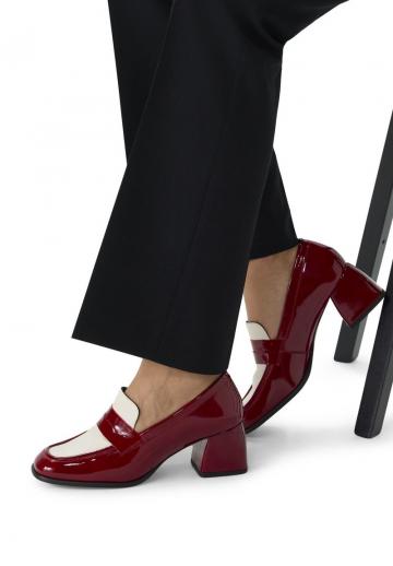 Туфли с высоким носом