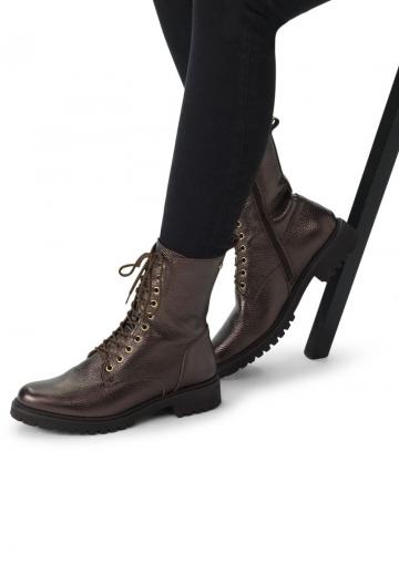 Ботинки на шнуровке