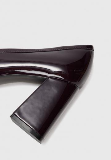 Туфли с высоким носом