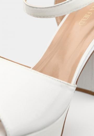 Босоножки на платформе