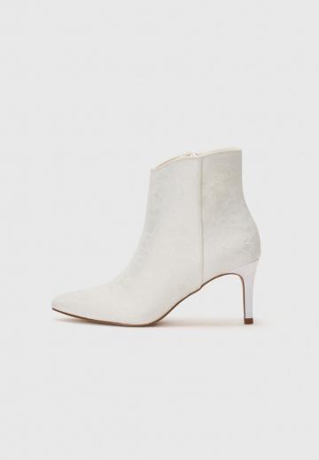 Высокие сапоги