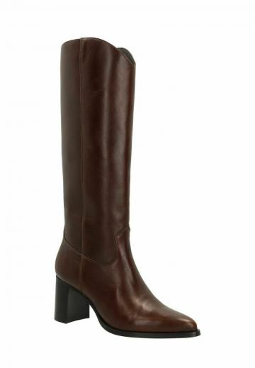 Высокие сапоги