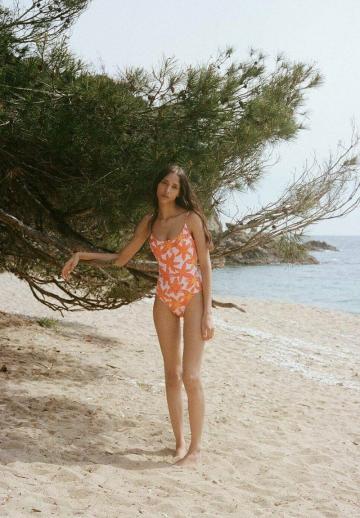 Слитный купальник