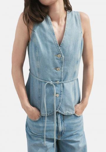 Джинсовая жилетка