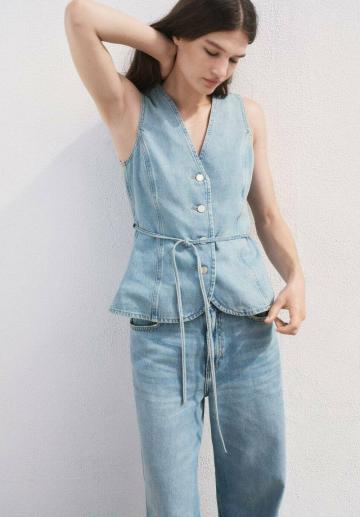 Джинсовая жилетка