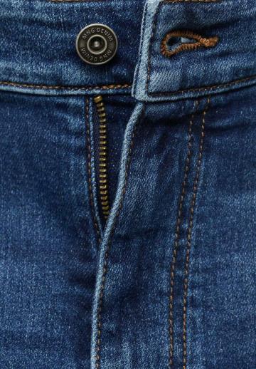 Узкие джинсы