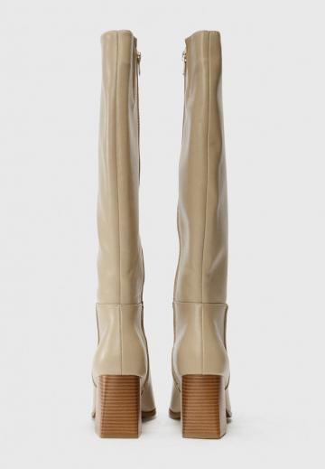 Высокие сапоги