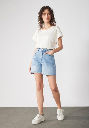 Джинсовые шорты