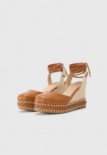 Туфли на танкетке