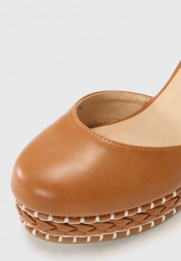 Туфли на танкетке