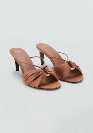 Босоножки на каблуке