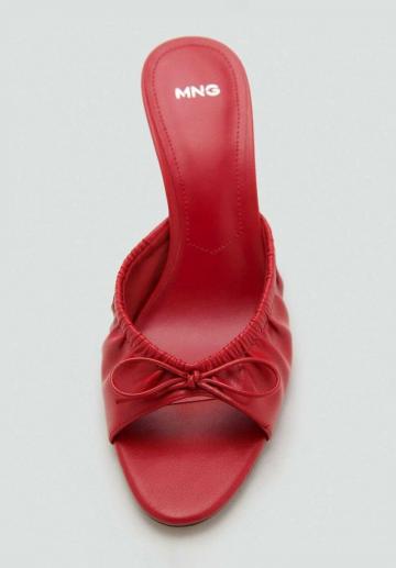 Босоножки на каблуке