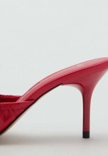 Босоножки на каблуке