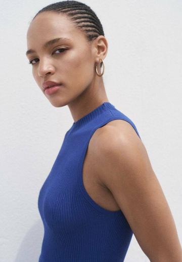 Вязаное платье