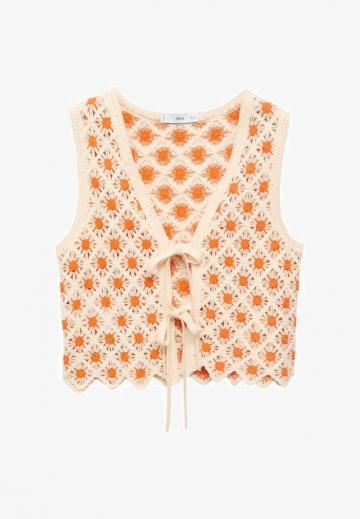 Вязаный жилет