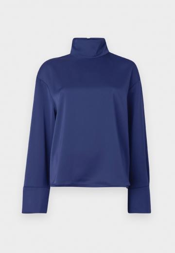 Атласная блузка