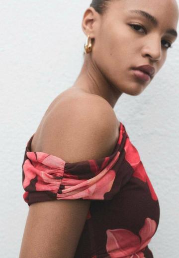 Блузка без рукавов