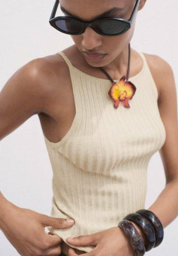 Топ на бретельках