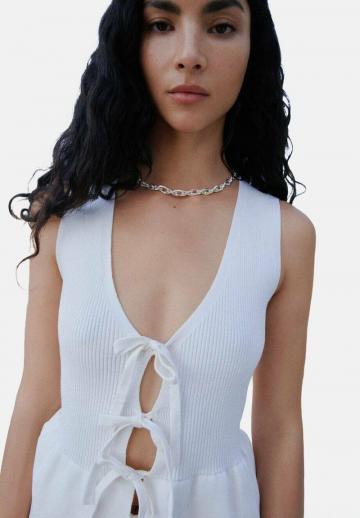 Блузка без рукавов