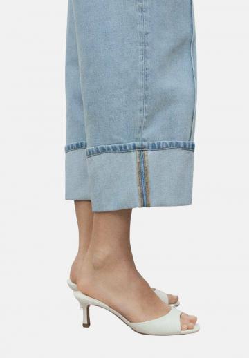 Короткие джинсы