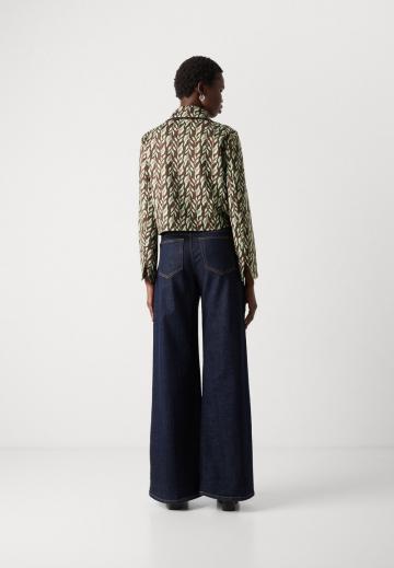 Короткий блейзер