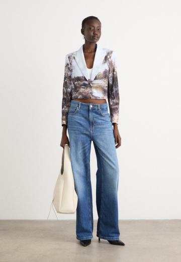 Короткий блейзер