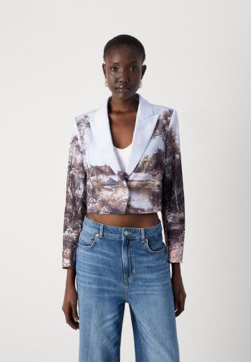 Короткий блейзер