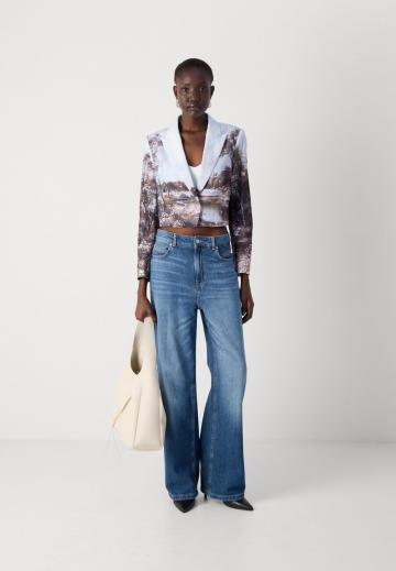 Короткий блейзер