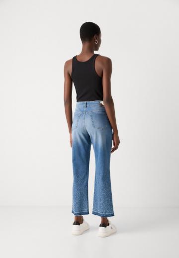 Короткие джинсы