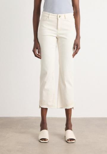 Короткие джинсы