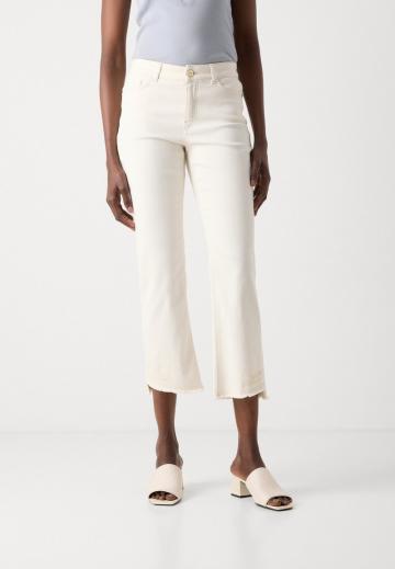 Короткие джинсы