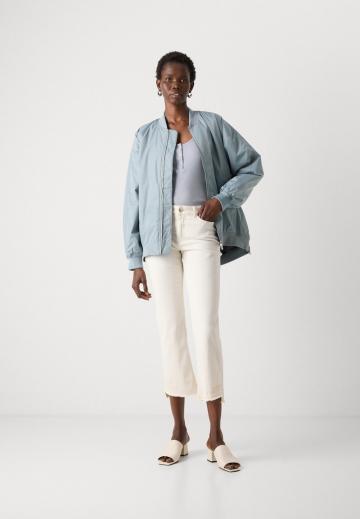 Короткие джинсы