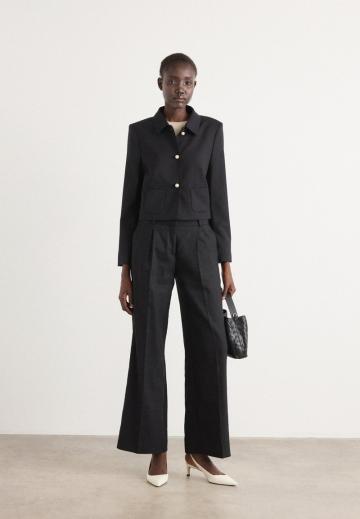 Короткий блейзер