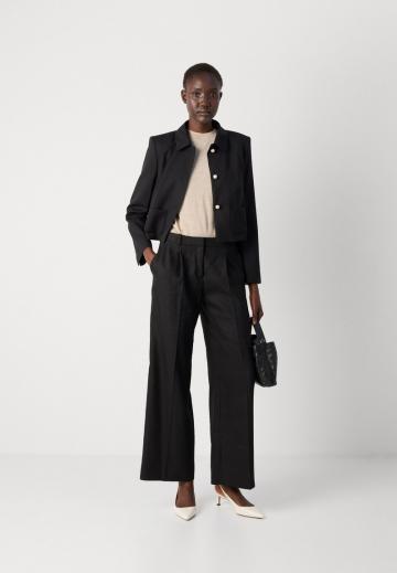 Короткий блейзер