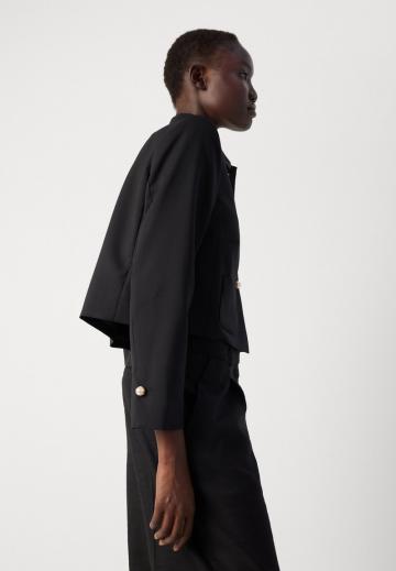 Короткий блейзер