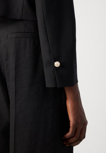 Короткий блейзер