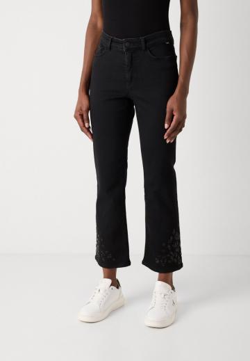 Короткие джинсы