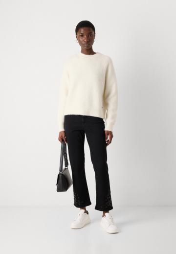 Короткие джинсы