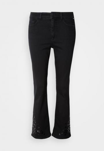 Короткие джинсы