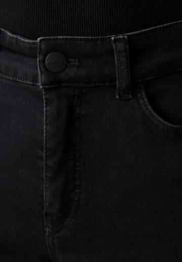 Короткие джинсы