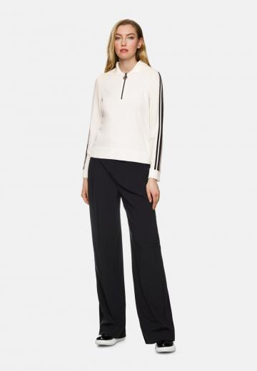 Пуловер в полоску